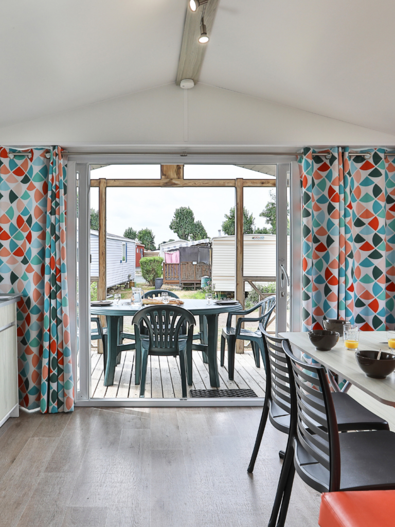 mobil home vue vers terrasse