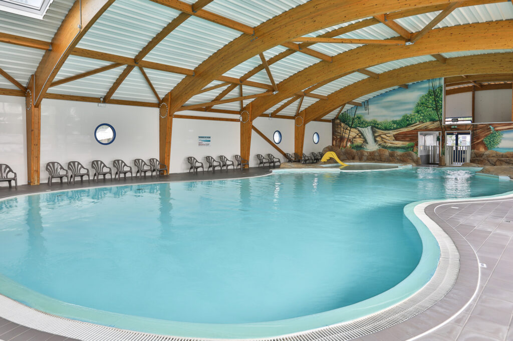 piscine interieur chauffee camping atlantique maeva